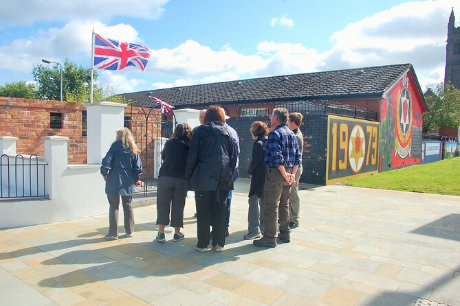 1 Hour Express Belfast Taxi/Cab Tour History, Murals, Troubles - Why private taxi driving makes the Troubles easier to understand