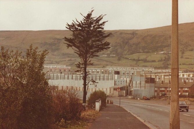 2 Hour Terror and Mural History Belfast taxi Private Tour - Crumlin Road Gaol and Courthouse: Trials and the Tunnel Connection