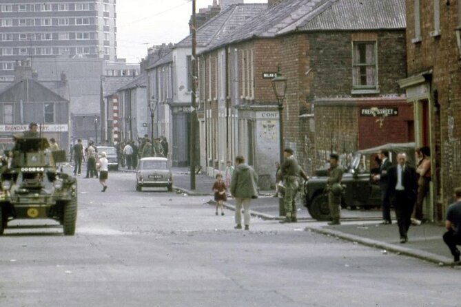 2 hours Belfast Original Drivers The Troubles Black Taxi Tour - Guides make the difference, and you can hear it in the details