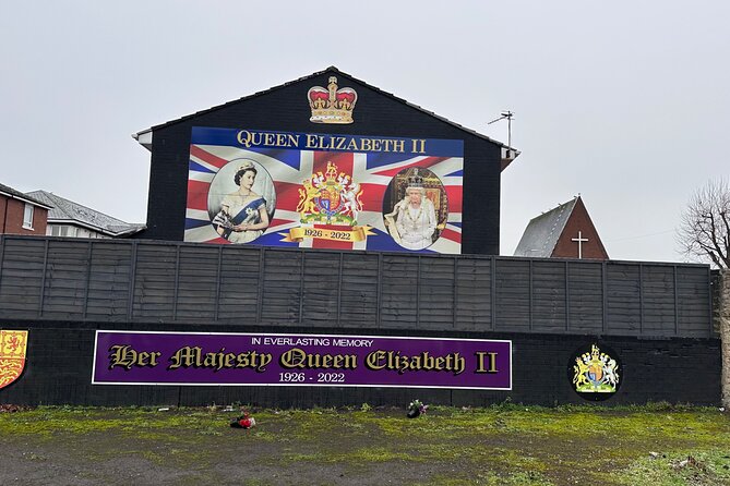 2 Hours Republican & Loyalist Mural Black Taxi Tour from Belfast - Guides With Troubles-Era Stories (and time for your questions)