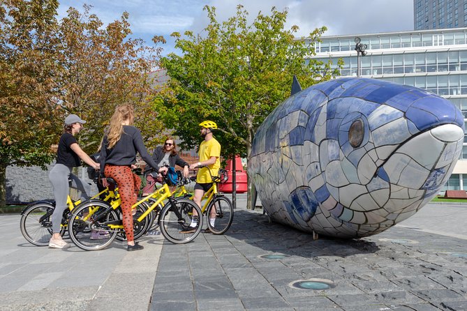 Belfast Bike Tours - Belfast City Hall and the gardens museums loop: architecture plus calm time