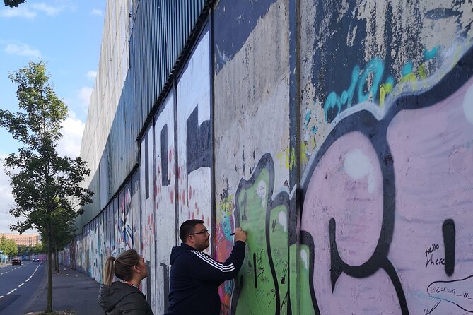 Belfast black taxi tours - Shankill Road murals: hearing the stories behind the imagery