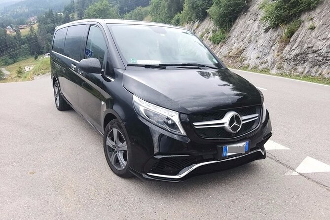 Belfast City Airport (BHD) to Belfast Accommodation - Arrival Private Transfer - Private vehicle logistics: group size up to 7 and why that matters