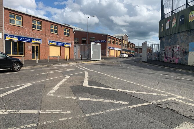 Belfast city and Mural 4 hour tour - Falls Road Murals: Catholic and Nationalist Themes You Can Recognize