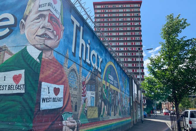 Belfast city and Mural 4 hour tour - Belfast City Tour Layer: History, Politics, Pop Culture, and Architecture