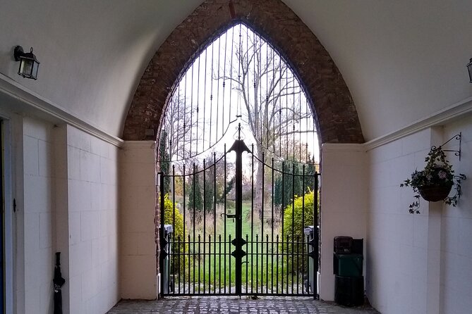 Bespoke Friars Bush Ancient Graveyard Tour - Ulster Museum in the Botanic Gardens: a story-shaped final act