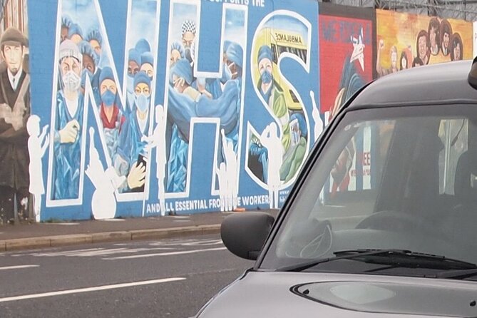 Black Taxi Mural "Tour Like A Local" - Entering Belfast by taxi instead of waiting on a bus