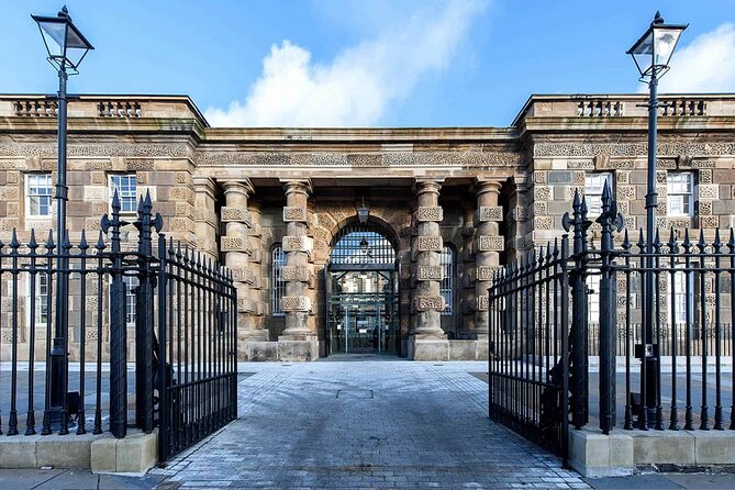 Black Taxi Tour and Crumlin Road Gaol tour Combo - Starting at 3 Donegall Square E, in a Private Cab