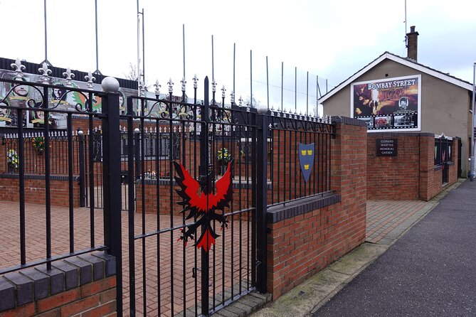 Black Taxi Tour and Crumlin Road Gaol tour Combo - Comfort, Walking, and What to Wear