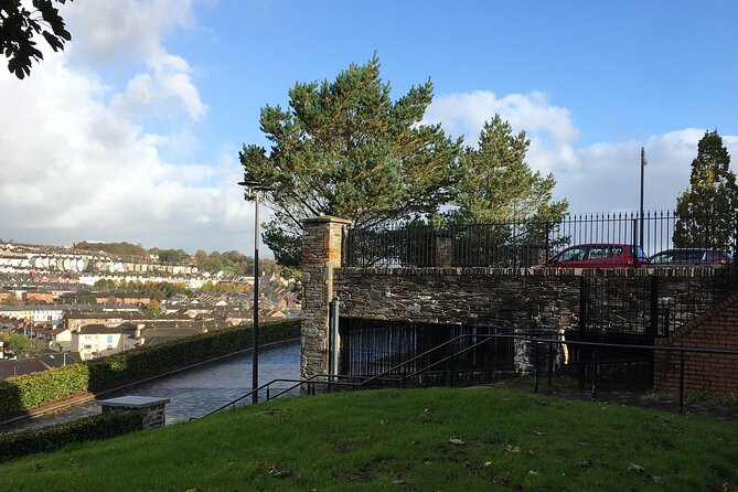 Derrie Danders: A Self-Guided Audio Tour of the Riverside and South City - St Columb’s Cathedral and The Diamond War Memorial