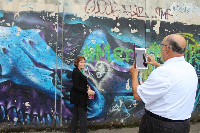 Famous 1.5 hour Belfast Murals Tour - What happens at Divis, and why that first stop matters