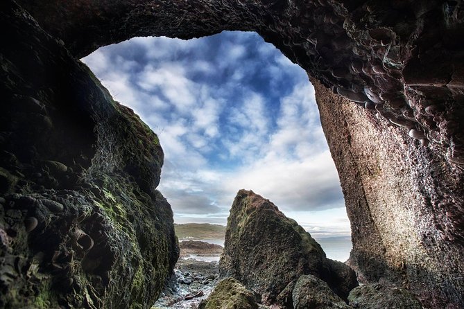 Game of Thrones Locations Tour including Westeros & Giant's Causeway - Where you meet in Belfast, and how the bus day usually feels