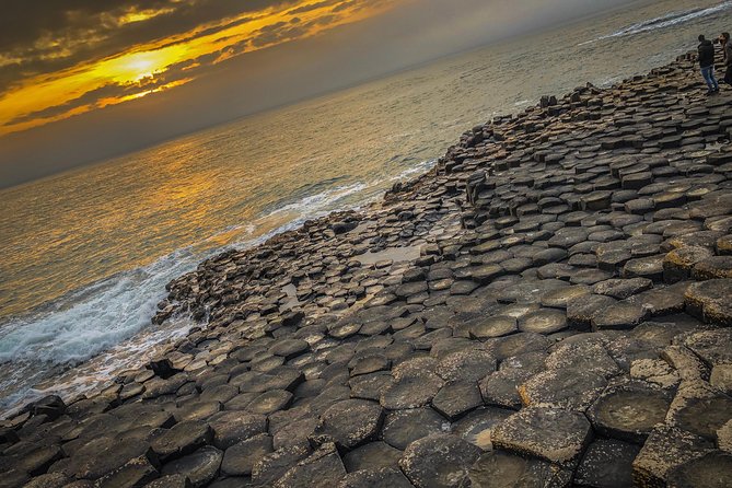 Giants Causeway Tour from Belfast + FREE Belfast Mural Tour - Belfast murals and the walls that divide the city