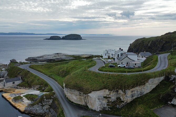 Giants Causeway Tour from Belfast in luxury 7 seater - Bushmills Distillery option: plan for extra cost if you want whiskey