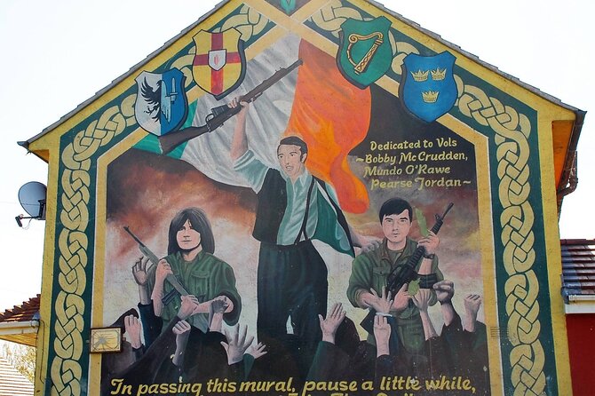 N0 1 Belfast black cab Irish and British mural 2hr private tour - Peacewall Taxi Tours: Belfast’s version of the Berlin Wall, plus peace signatures