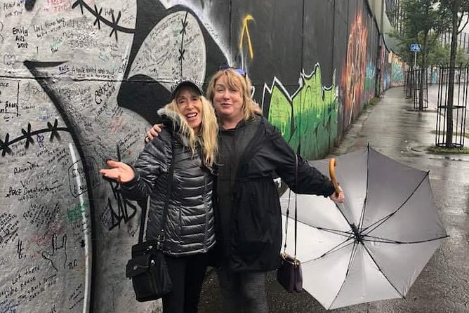 Official World Famous Belfast Taxi Tour ™ - A private taxi tour that fits into real schedules