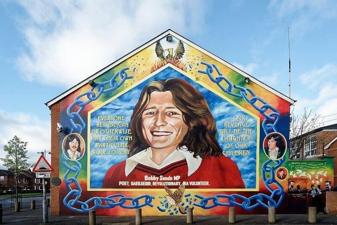 Political Taxi Tour Belfast (1-7 People) - Stop 2 and Stop 5: Peace Wall, Including the Sign-Your-Name Moment