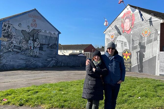 Private Belfast Mural & Giant's Causeway Tour from Belfast (2 in 1) - Shankill Road, Falls Road, Bombay Street, and the Peace Wall: Belfast with context