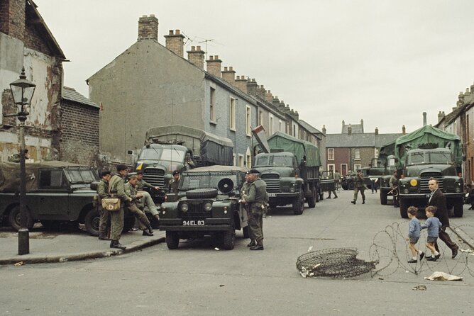 Private Belfast Troubles Cab Tour Adventure 2hrs Personal Guide - Hanging Jail and the Crumlin Road area photo moment